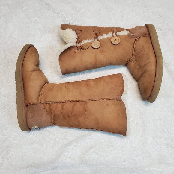 Ugg Tan Chestnut Sheepskin Bailey Boho Button Triplet Tall Boot High Boot SZ 8 - Picture 1 of 16